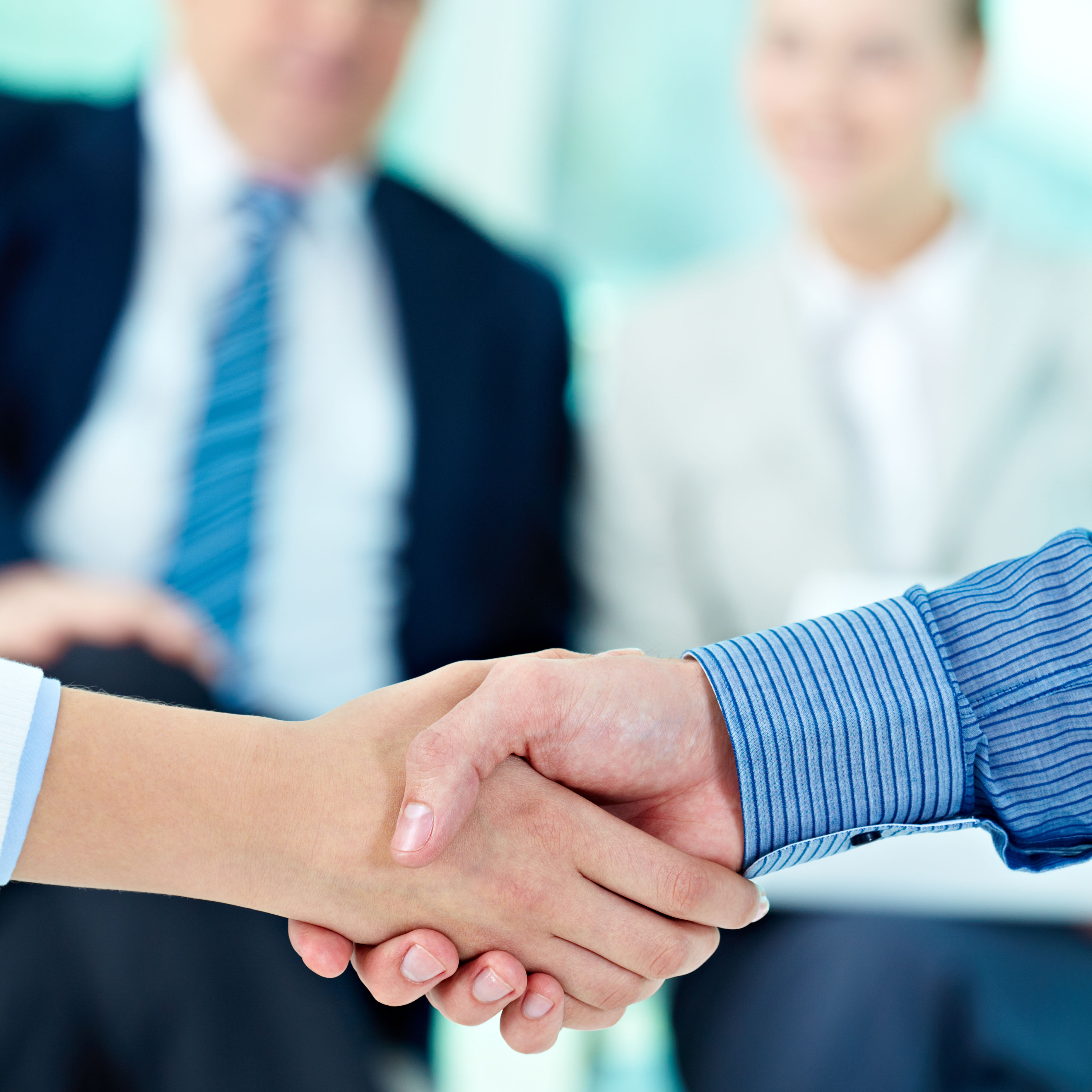 Firm handshake. Сотрудничество. Сотрудничество картинки. Сотрудничество девушка. Рукопожатие фото.